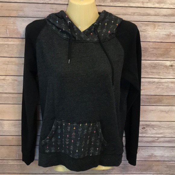 Empyre Sweaters - Arrow sweater